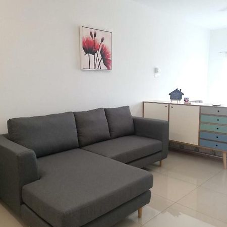 2 Carpark Gep 5 Star Hotel Bed & Sofa Studio Seri Kembangan Zewnętrze zdjęcie