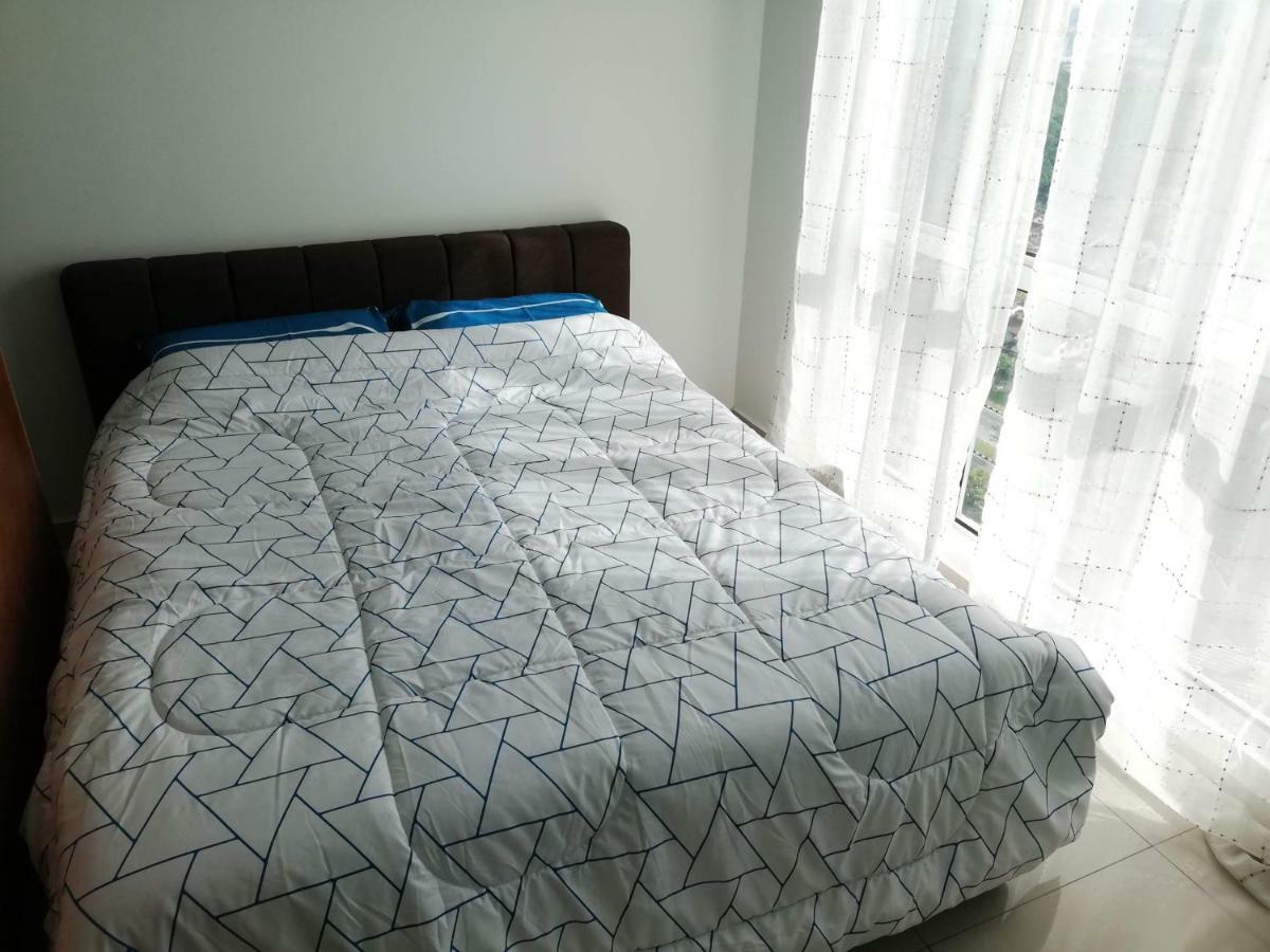 2 Carpark Gep 5 Star Hotel Bed & Sofa Studio Seri Kembangan Zewnętrze zdjęcie