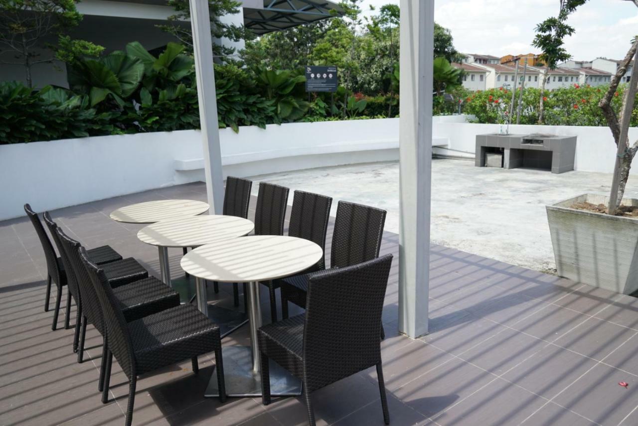 2 Carpark Gep 5 Star Hotel Bed & Sofa Studio Seri Kembangan Zewnętrze zdjęcie