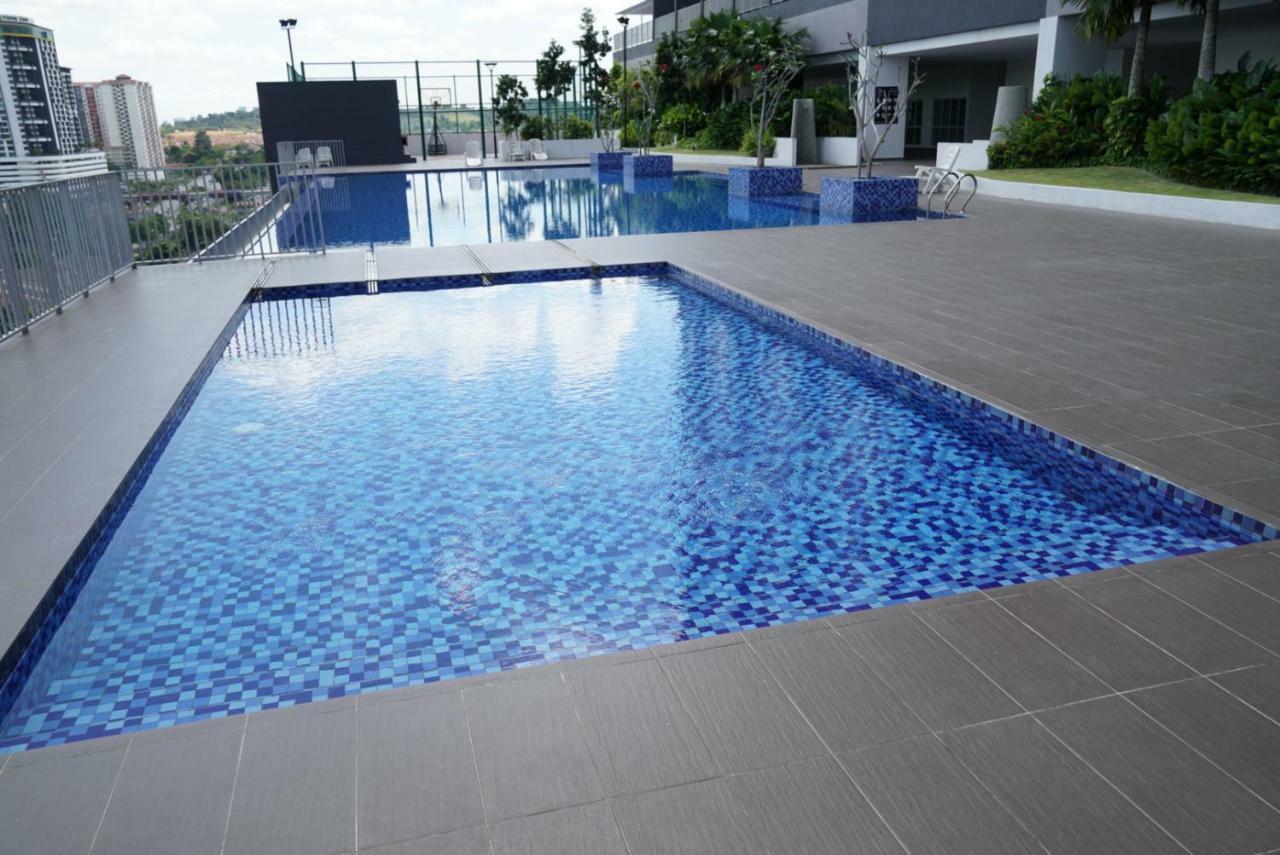 2 Carpark Gep 5 Star Hotel Bed & Sofa Studio Seri Kembangan Zewnętrze zdjęcie